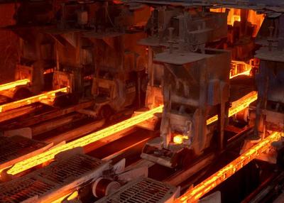 钢铁冶炼厂里运输机上的热钢图片素材-运输机上的热钢创意图片素材-jpg .